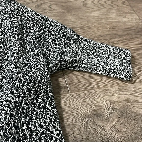 1/4 length sleeve Express cardigan, Size L - Picture 2 of 9